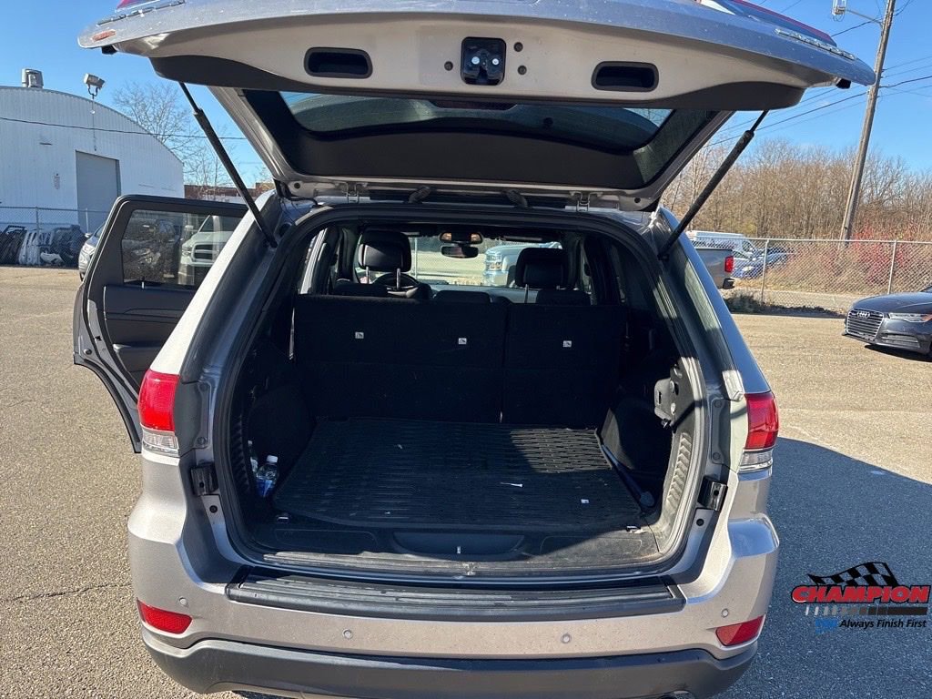 Used 2018 Jeep Grand Cherokee Laredo image 24