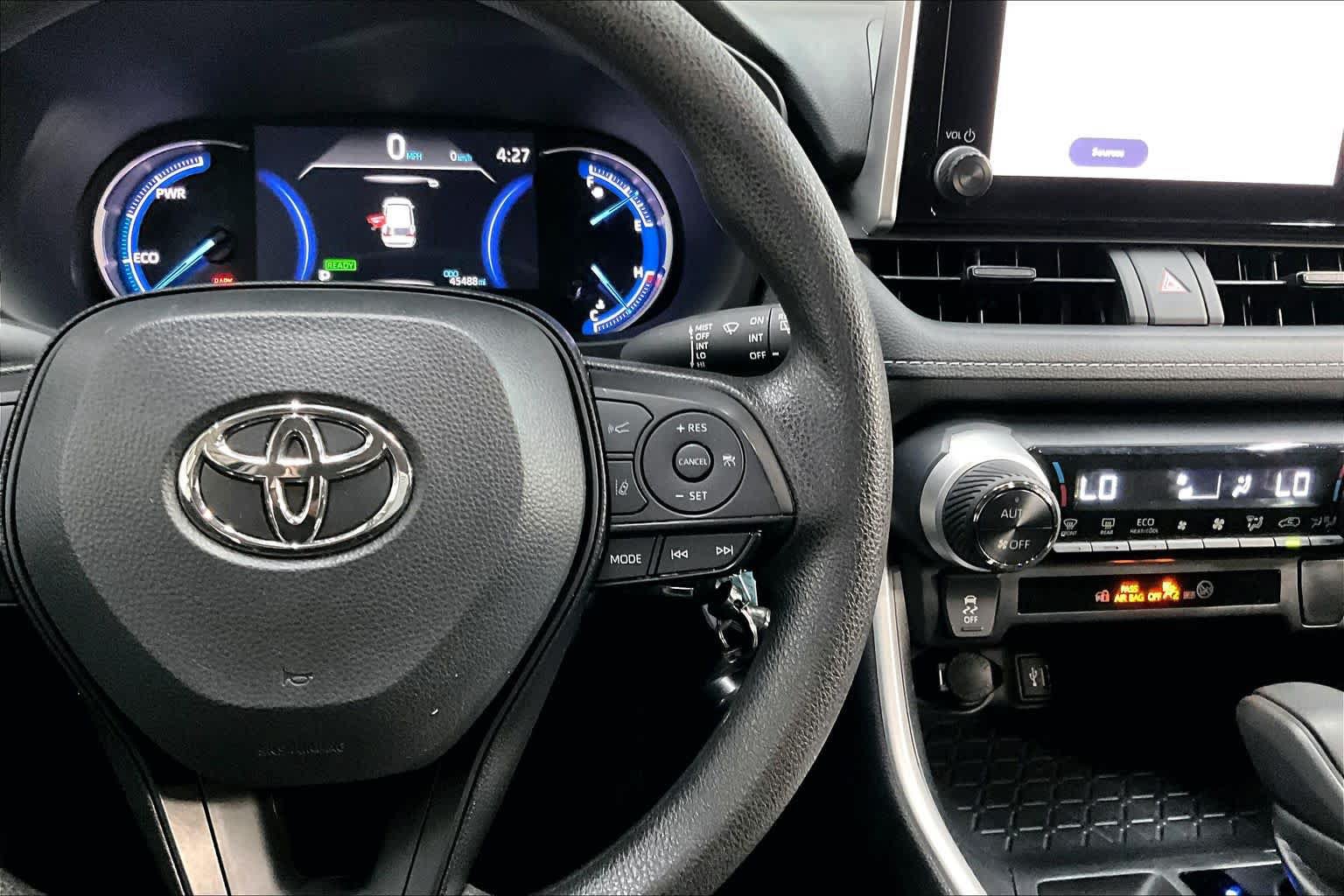 Used 2025 Toyota RAV4 LE AWD/4WD image 25
