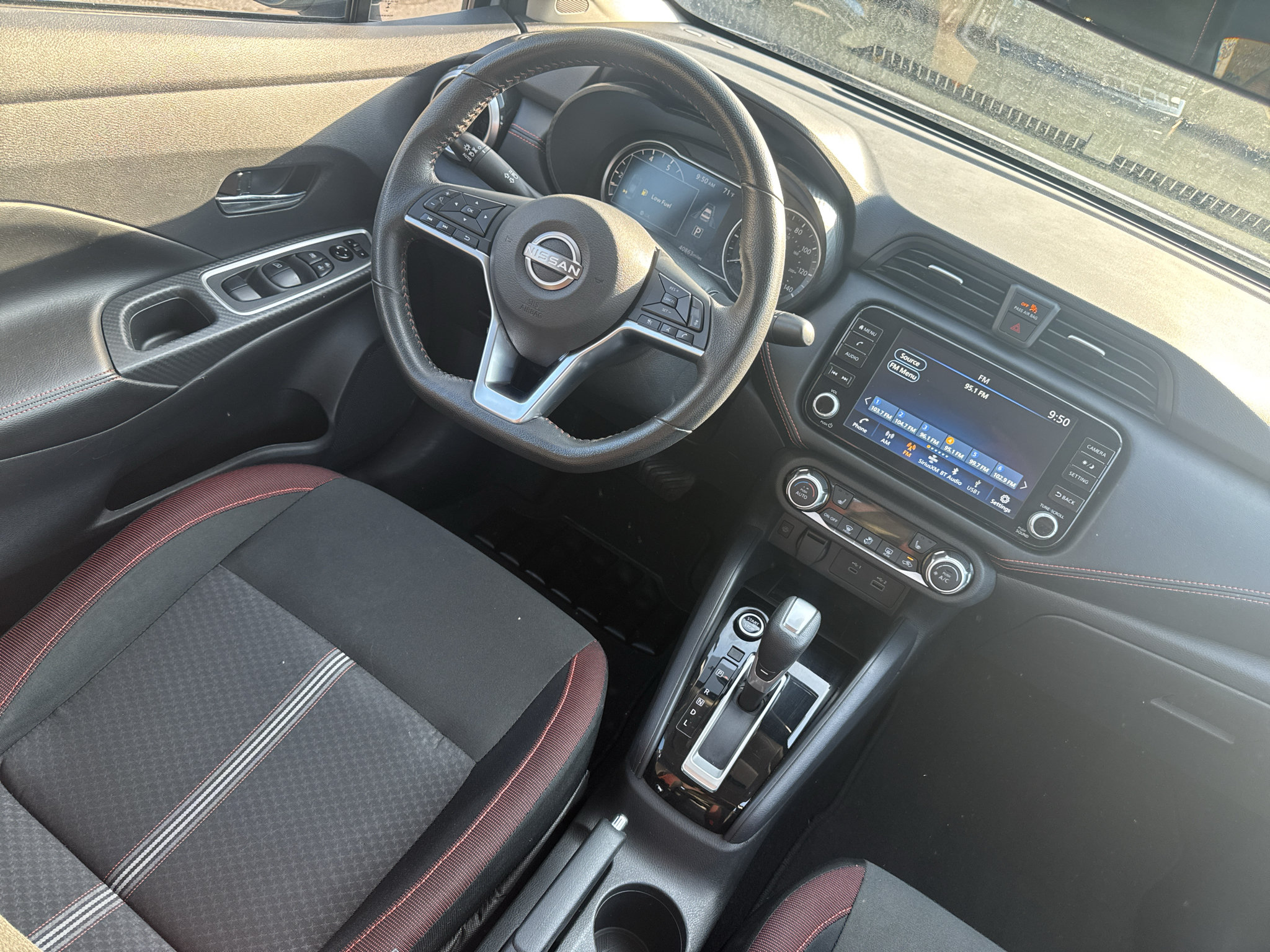 Used 2025 Nissan Versa SR FWD image 11