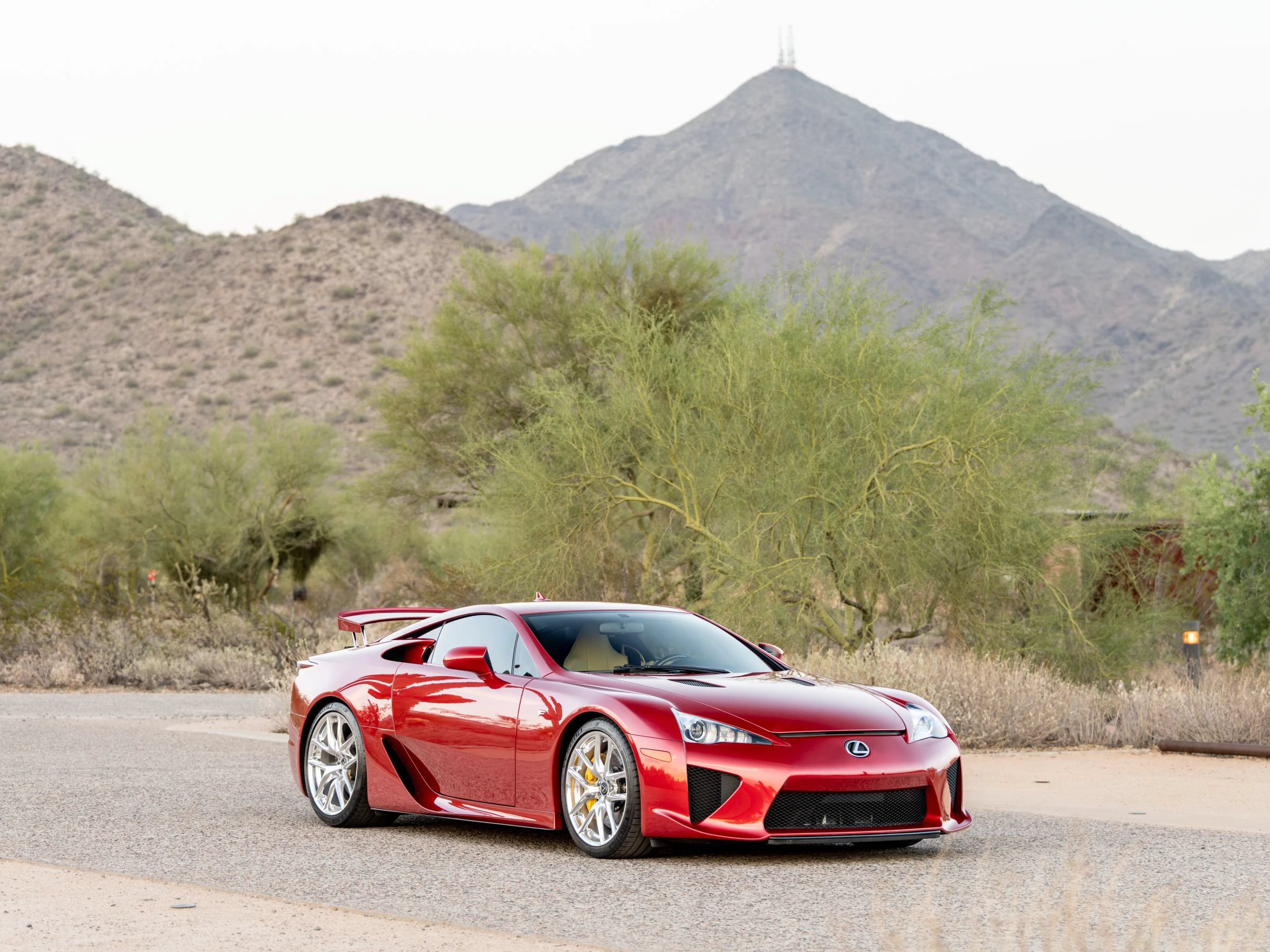 Used 2012 Lexus LFA RWD image 2