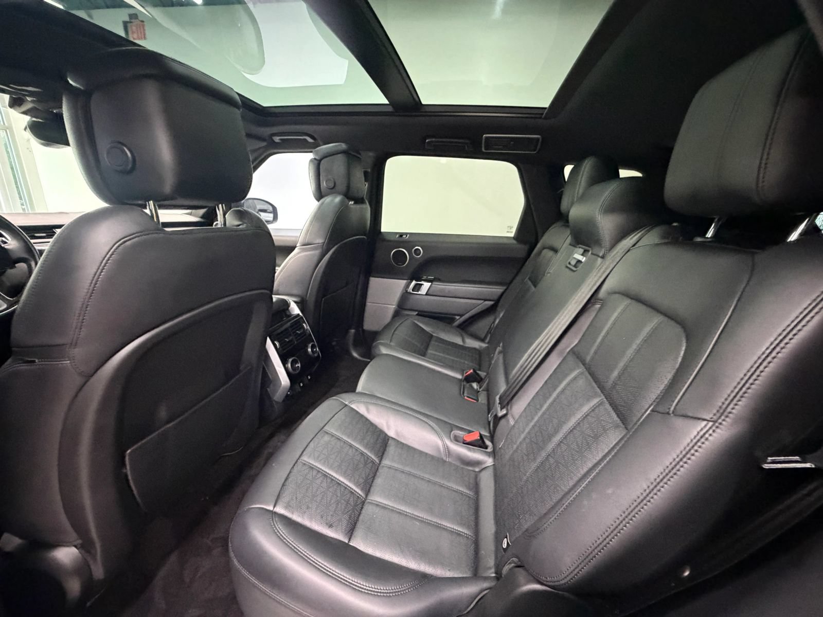 Used 2018 Land Rover Range Rover Sport HSE Dynamic AWD/4WD image 16