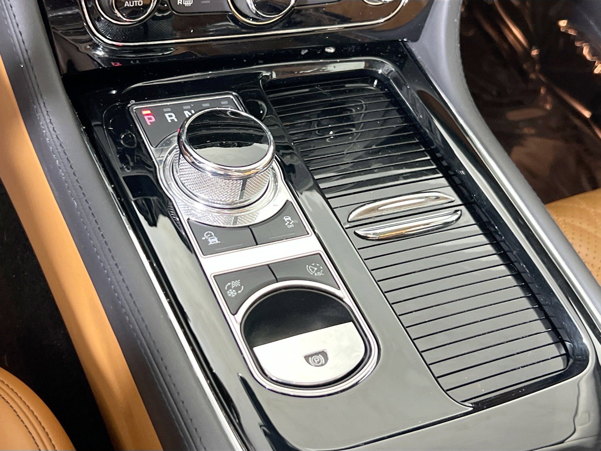 Used 2019 Jaguar XJ L Portfolio image 17