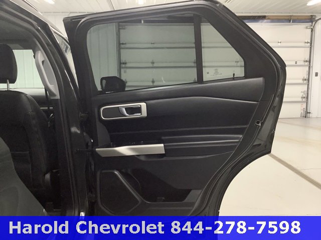 Used 2022 Ford Explorer XLT w/ Equipment Group 202A image 8