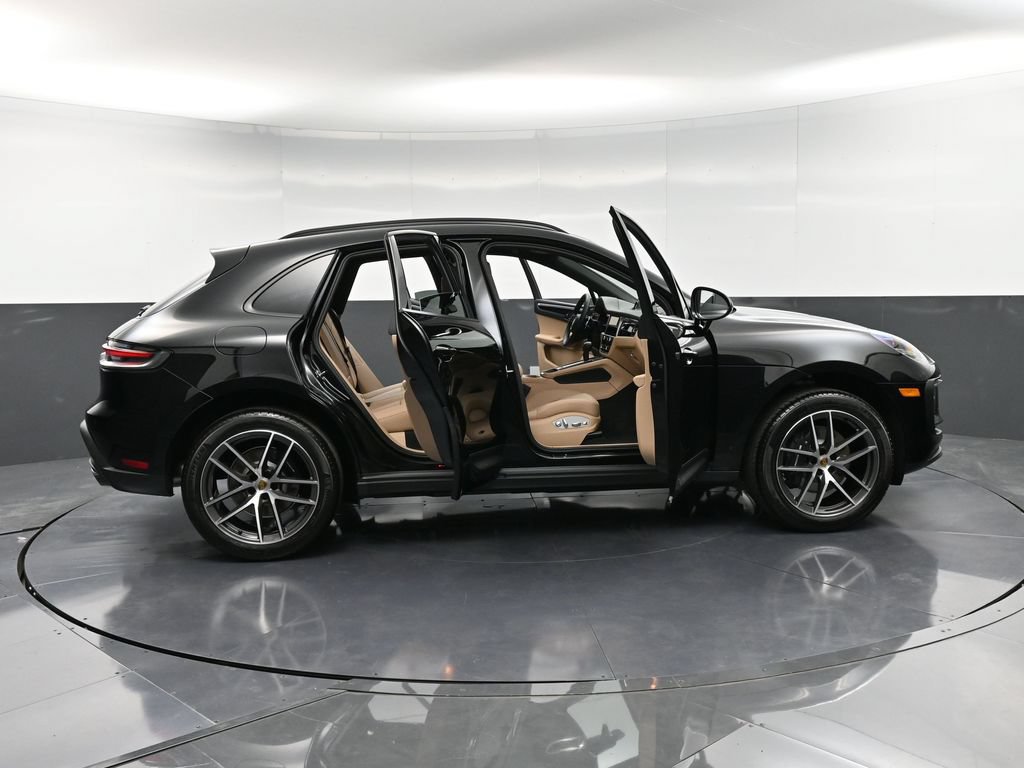 Certified 2026 Porsche Macan AWD/4WD image 35