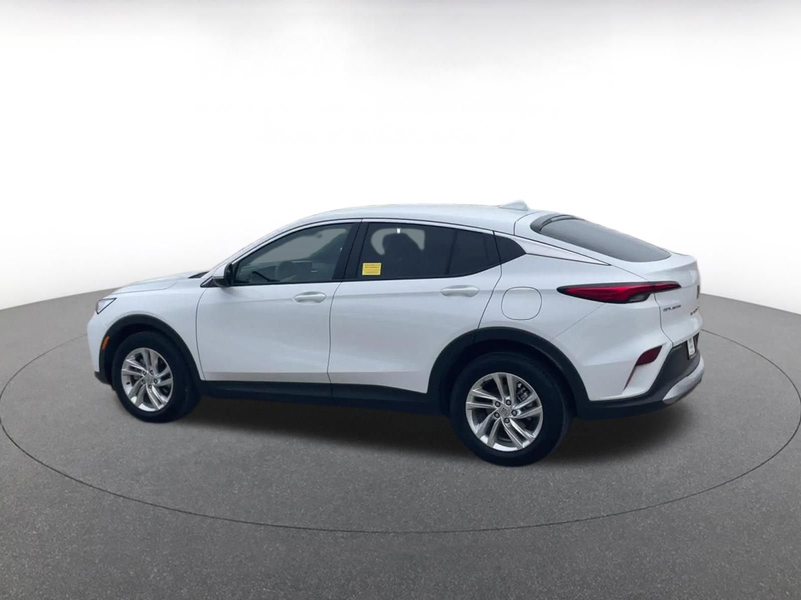 Used 2025 Buick Envista Preferred image 10