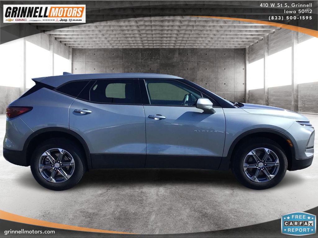 Used 2025 Chevrolet Blazer LT image 4