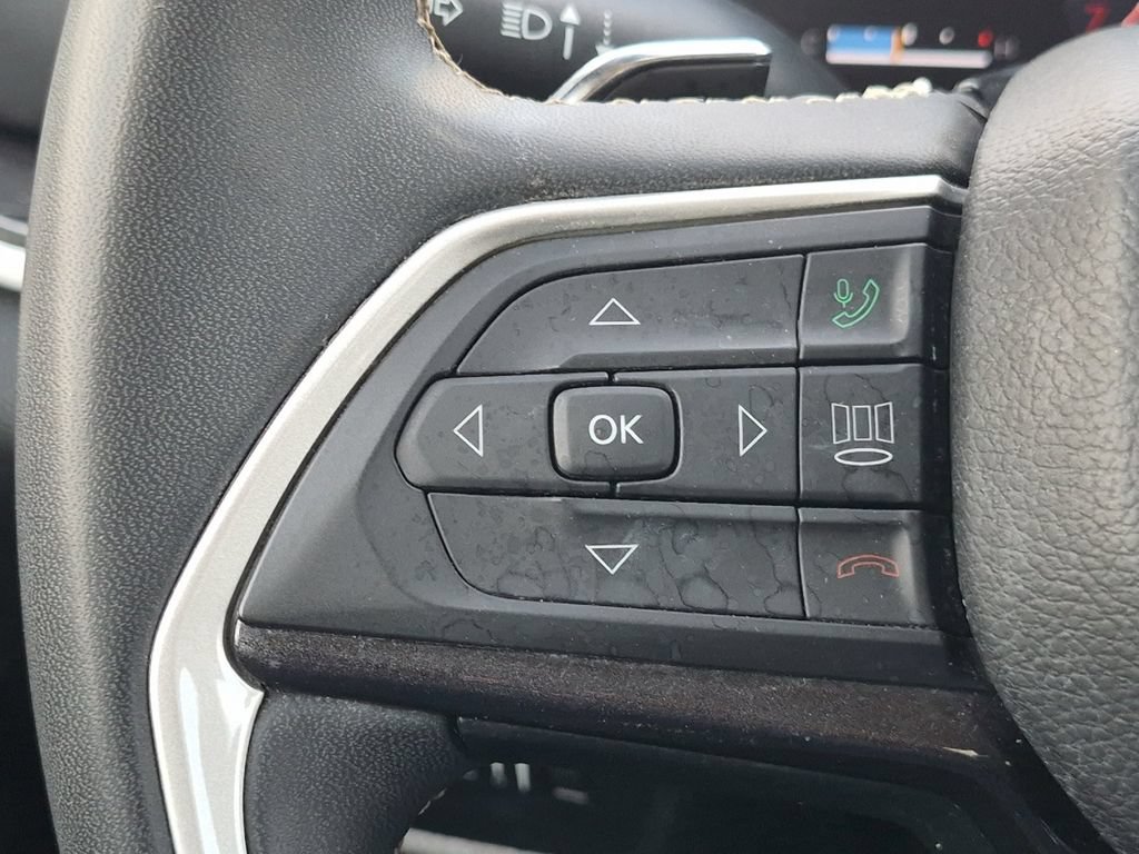 Used 2023 Jeep Grand Cherokee L Laredo AWD/4WD image 23