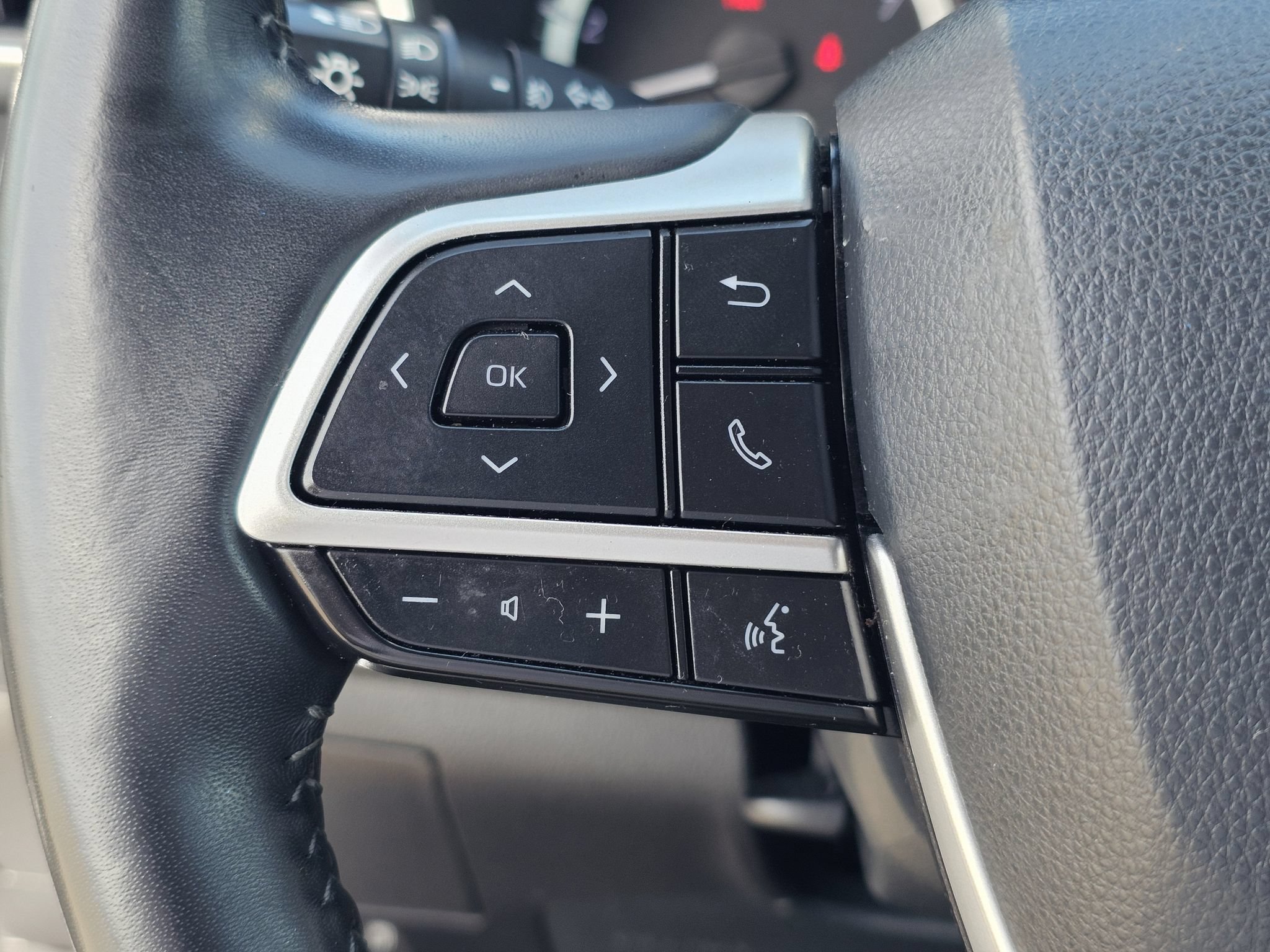 Used 2023 Toyota Highlander XLE FWD image 21