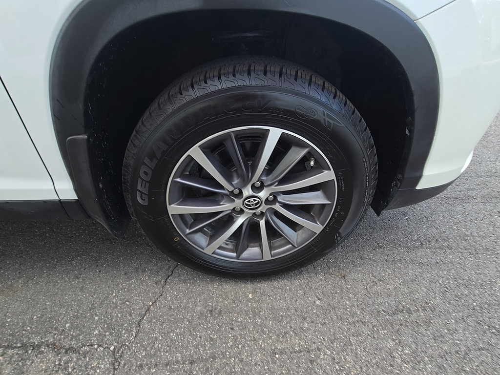 Certified 2019 Toyota Highlander XLE AWD/4WD image 10