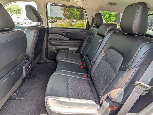 Used 2023 Nissan Pathfinder Platinum w/ Black Appearance Package AWD/4WD image 16