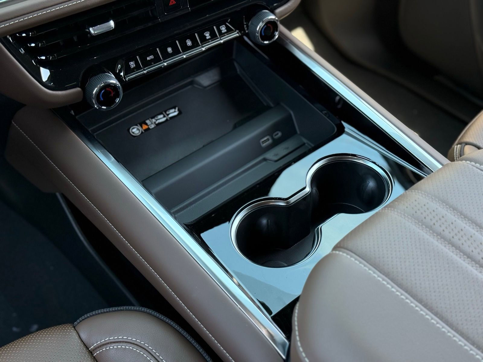 New 2026 Chevrolet Tahoe High Country AWD/4WD image 18