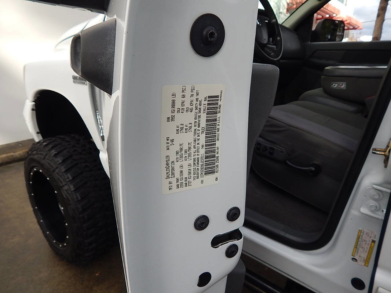 Used 2006 Dodge Ram 2500 Truck SLT image 31