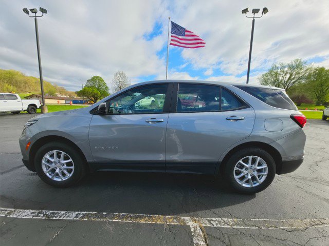 Used 2024 Chevrolet Equinox LS AWD/4WD image 2