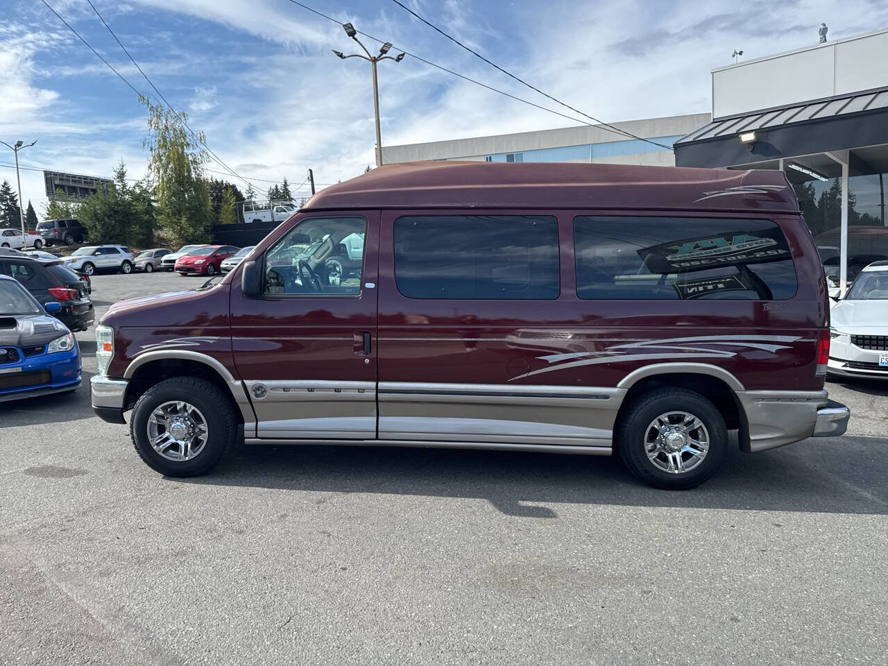 Used 2011 Ford E-150 and Econoline 150 w/ Premium Van Group RWD image 2