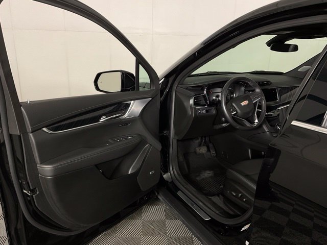 Used 2025 Cadillac XT6 Premium Luxury w/ LPO, Floor Liner Package AWD/4WD image 25