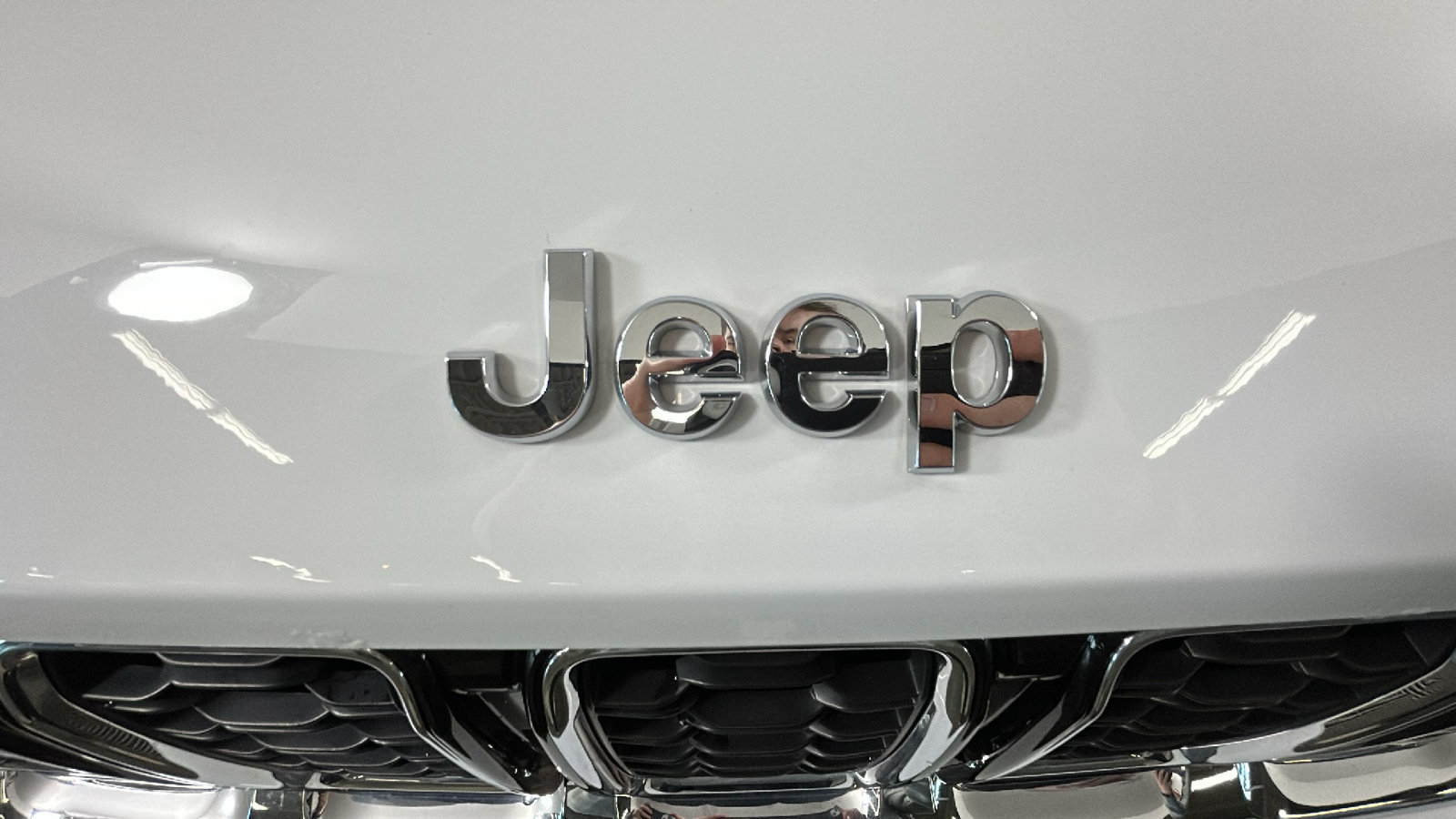 Used 2023 Jeep Grand Cherokee Limited AWD/4WD image 9