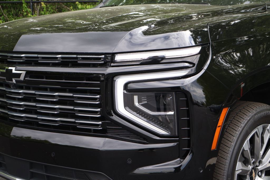 Used 2025 Chevrolet Tahoe High Country w/ Sun And Tow Package AWD/4WD image 3