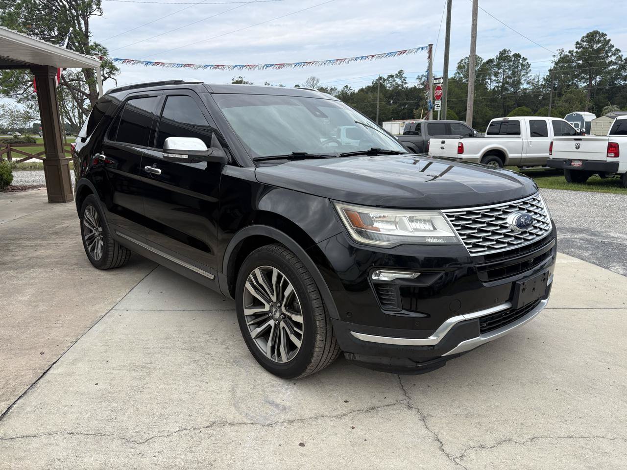 Used 2018 Ford Explorer Platinum AWD/4WD image 3