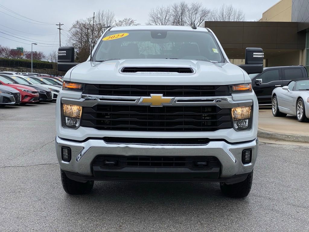 Used 2024 Chevrolet Silverado 2500 LT image 2