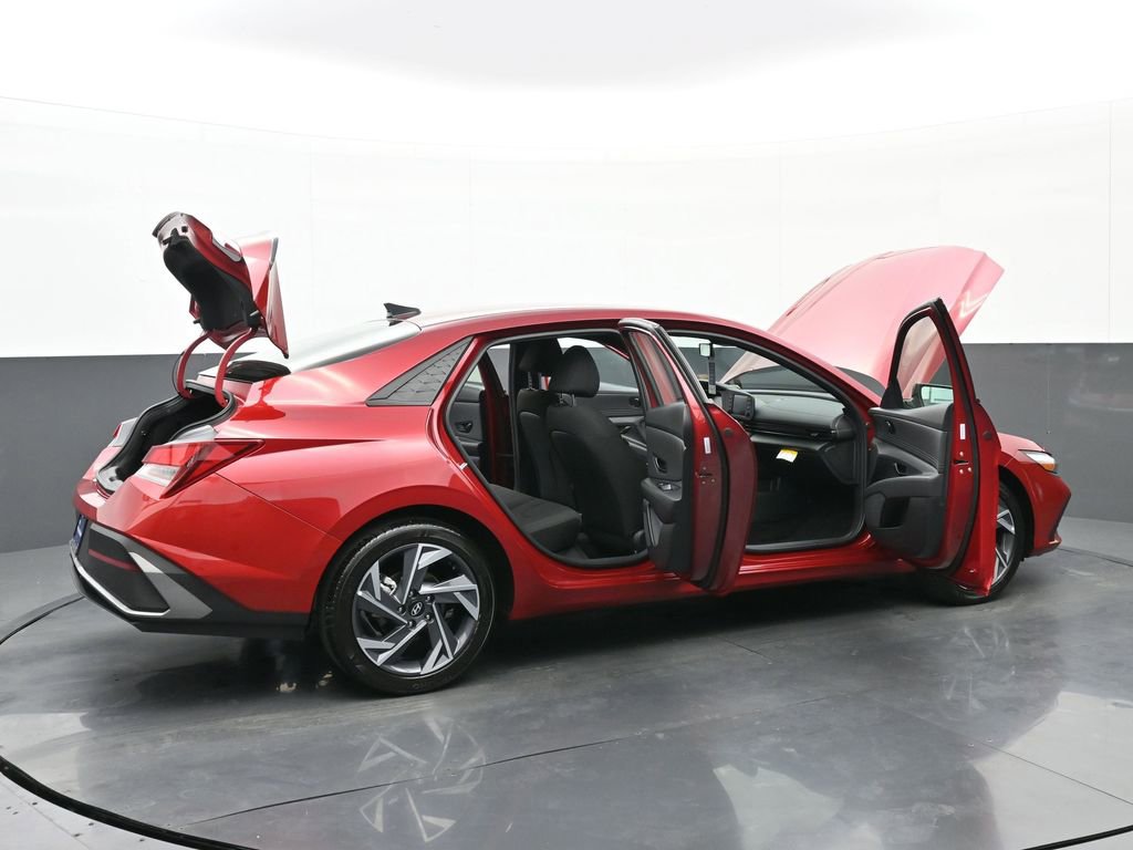 Certified 2025 Hyundai Elantra Sport image 50