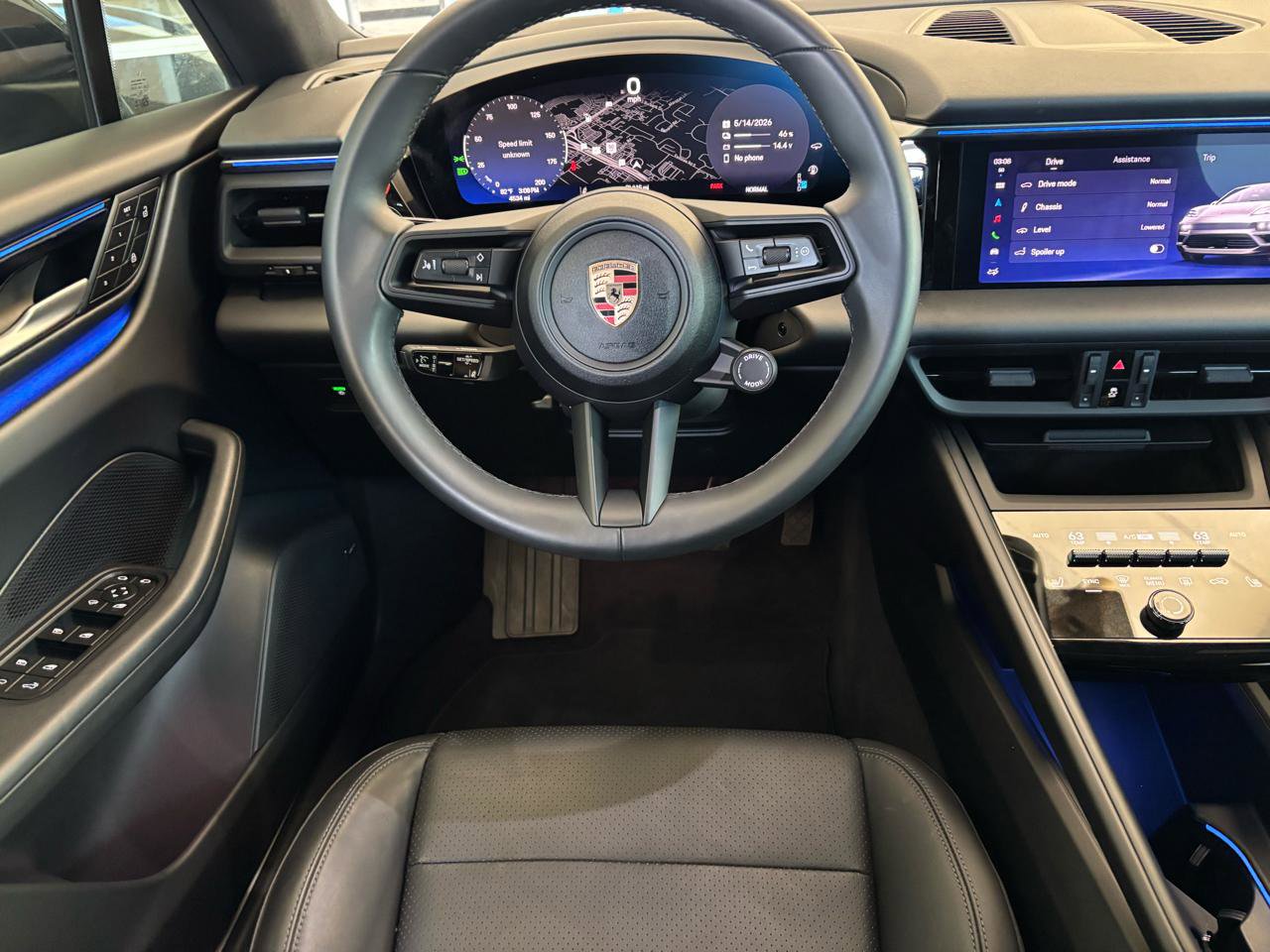 Used 2025 Porsche Macan Electric RWD image 13