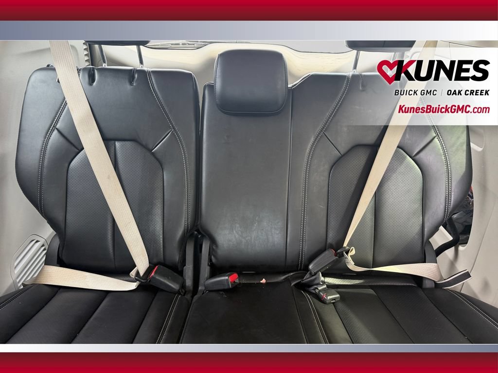 Used 2023 Chrysler Pacifica Touring-L FWD image 36