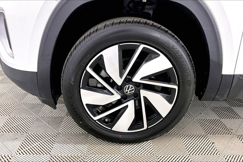Used 2025 Volkswagen Atlas SE image 7