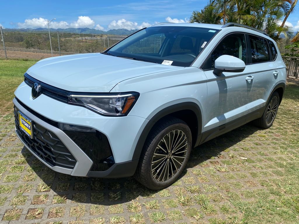 New 2025 Volkswagen Taos SE image 3