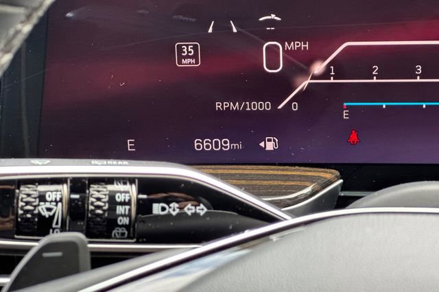 Certified 2025 Cadillac Escalade Premium Luxury image 29