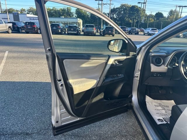 Used 2017 Toyota RAV4 XLE w/ Carpet Mat Package AWD/4WD image 11