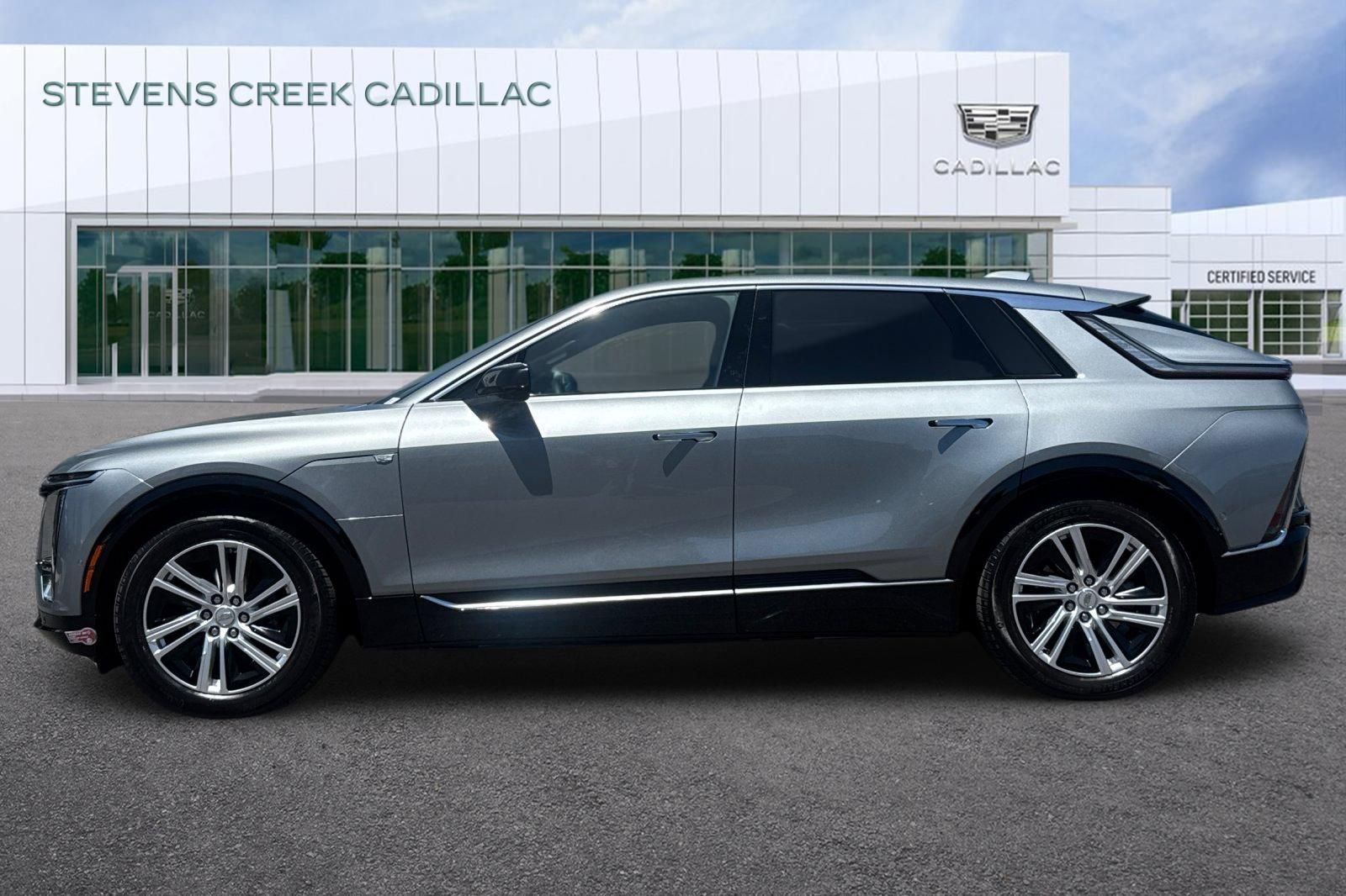 Certified 2024 Cadillac Lyriq Tech w/ Driver Assist Package AWD/4WD image 6