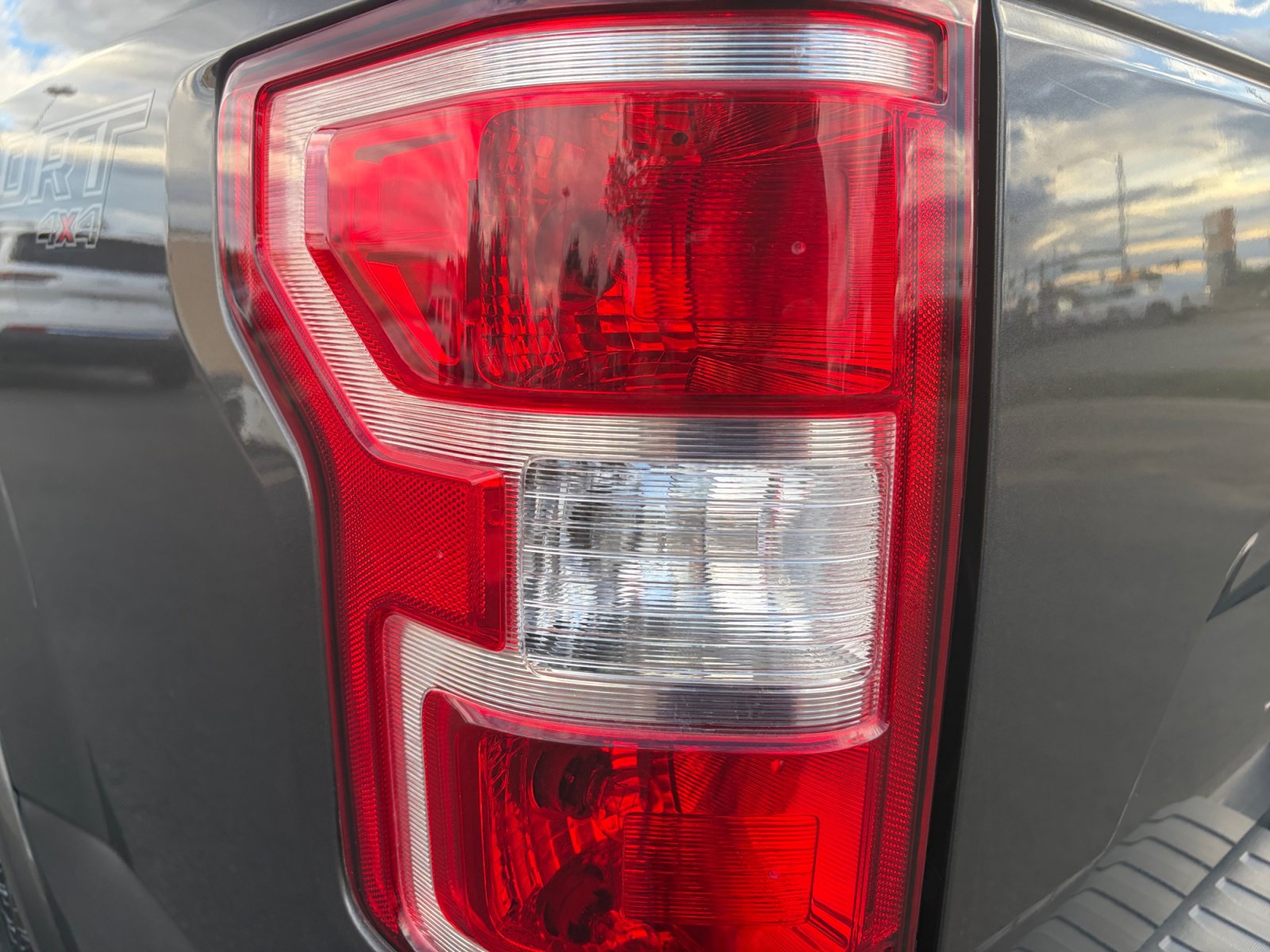 Used 2018 Ford F150 XLT w/ Equipment Group 302A Luxury AWD/4WD image 16
