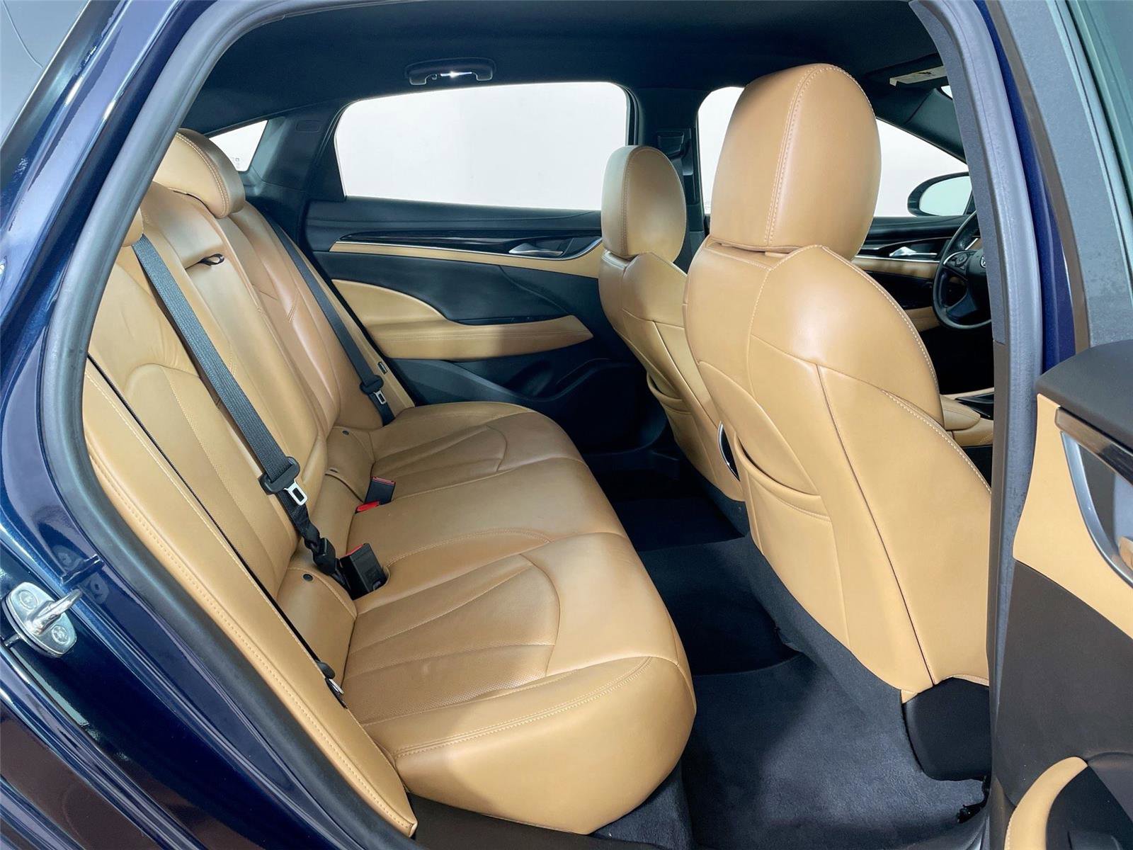 Used 2017 Buick LaCrosse Essence image 25