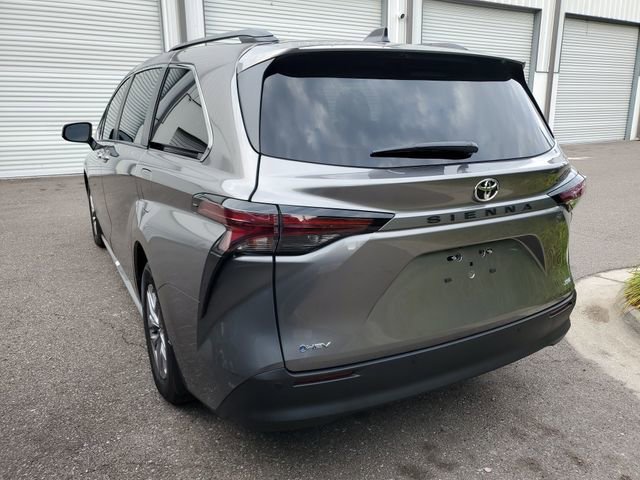 Used 2026 Toyota Sienna XLE FWD image 3