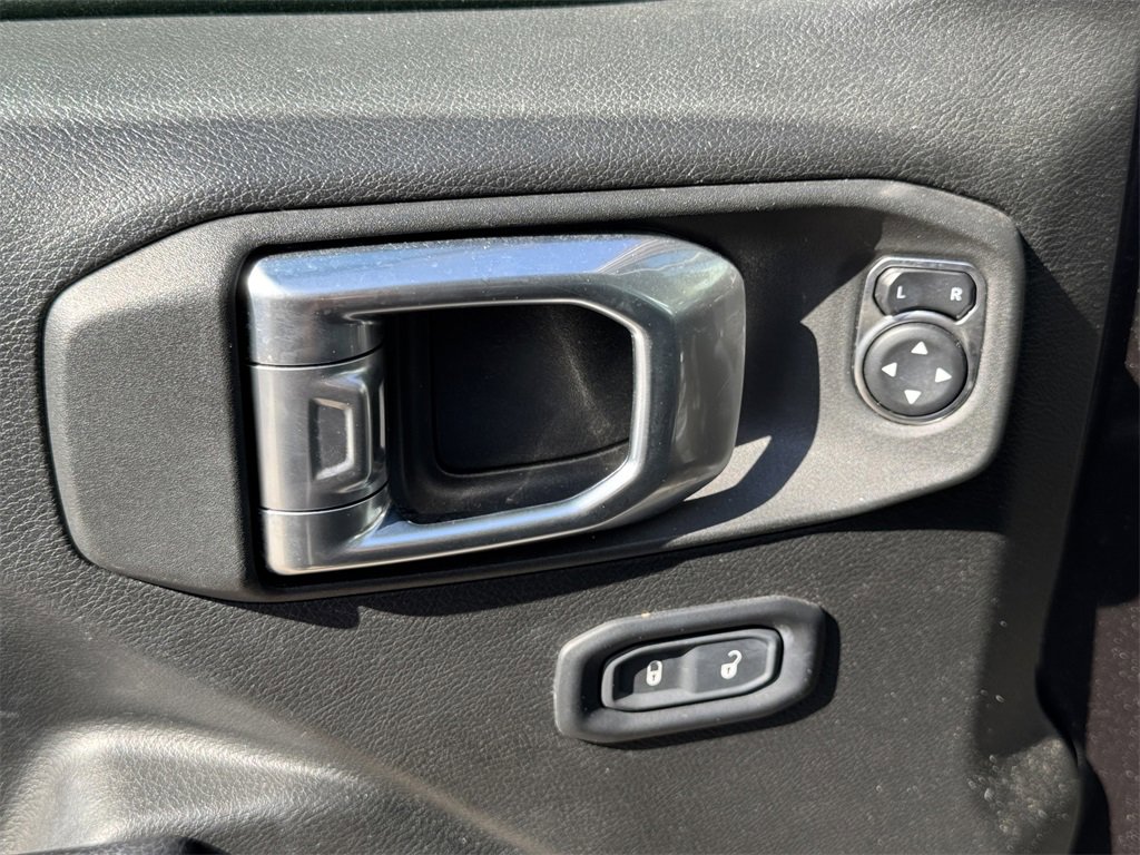 Used 2024 Jeep Wrangler Unlimited image 12
