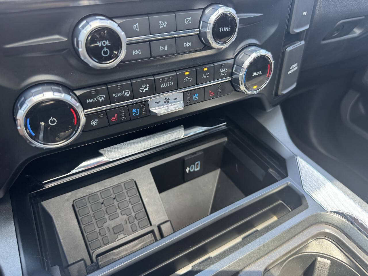 Used 2023 Ford F250 Lariat w/ Sport Appearance Package AWD/4WD image 15