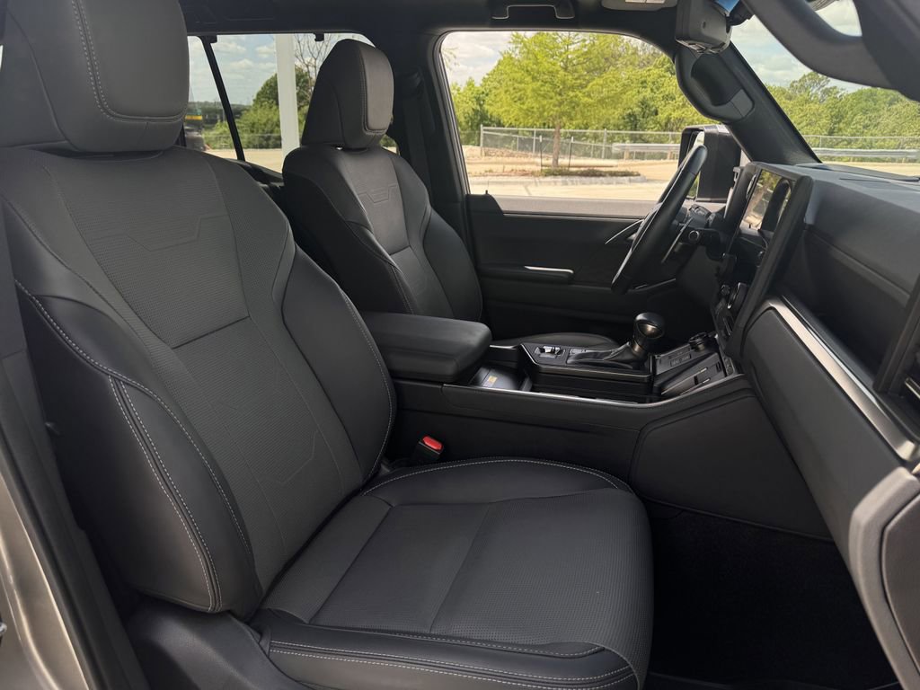 Used 2024 Lexus GX 550 w/ Accessory Package (2T) image 28