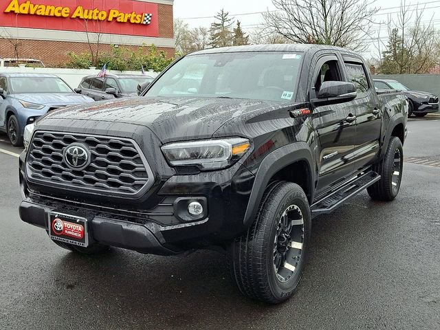 Used 2023 Toyota Tacoma TRD Off-Road image 3
