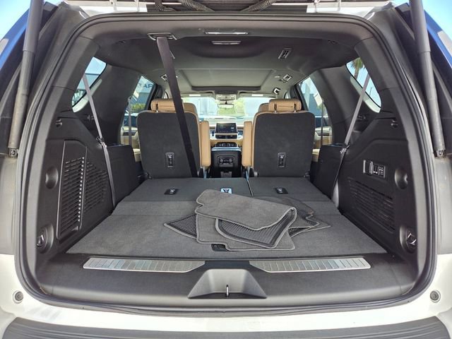 Used 2023 Chevrolet Tahoe Premier AWD/4WD image 13
