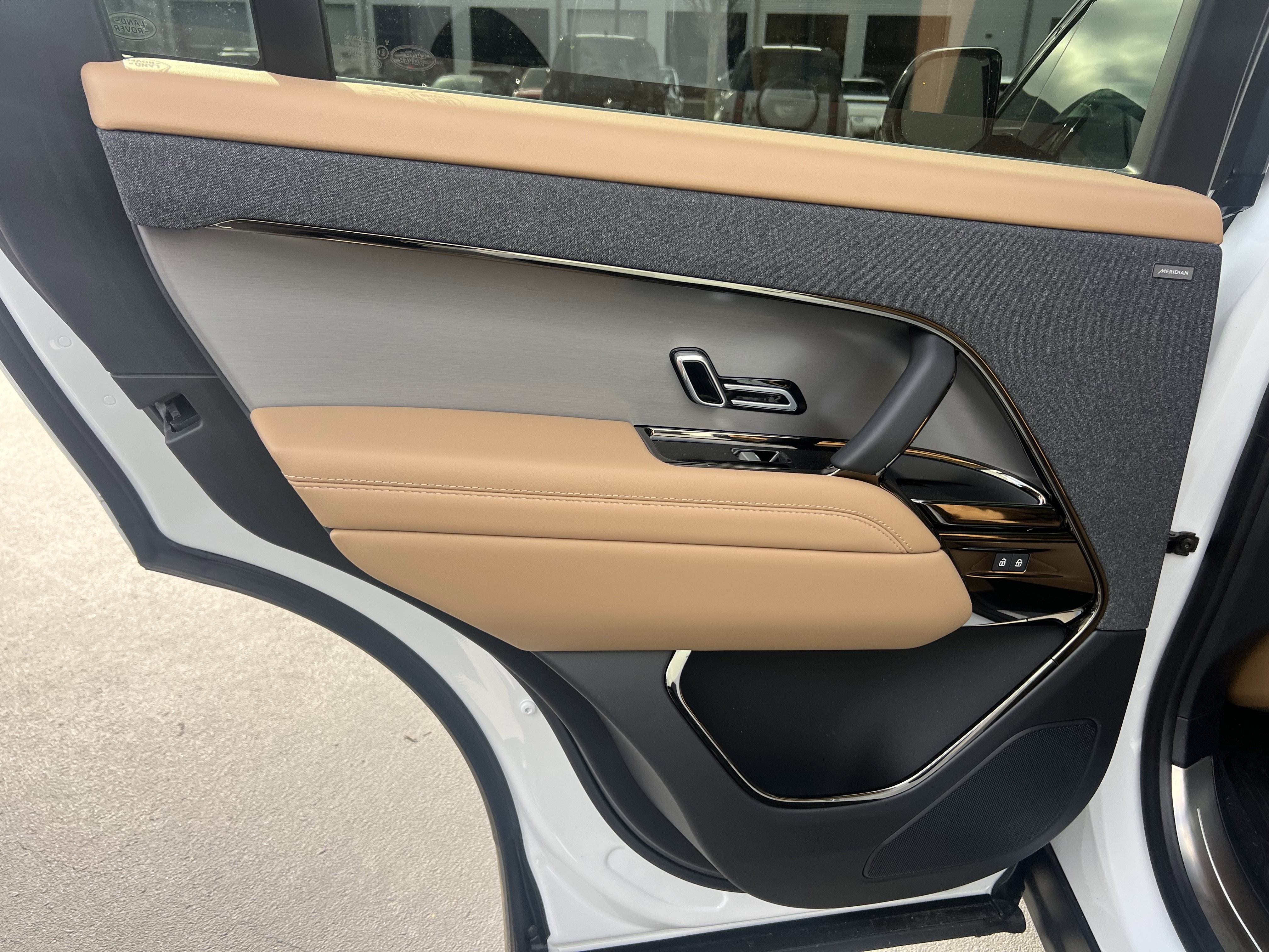 Certified 2025 Land Rover Range Rover Sport SE image 28