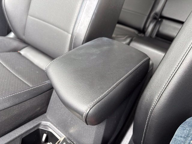 Used 2018 Volkswagen Tiguan SE AWD/4WD image 16