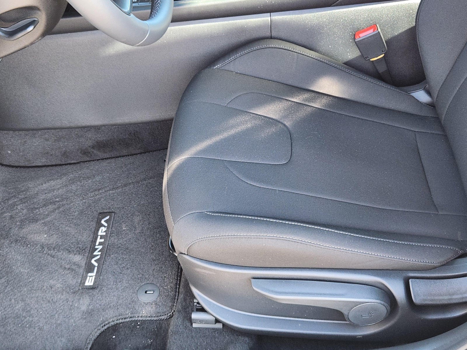 New 2026 Hyundai Elantra SEL Sport Premium FWD image 9