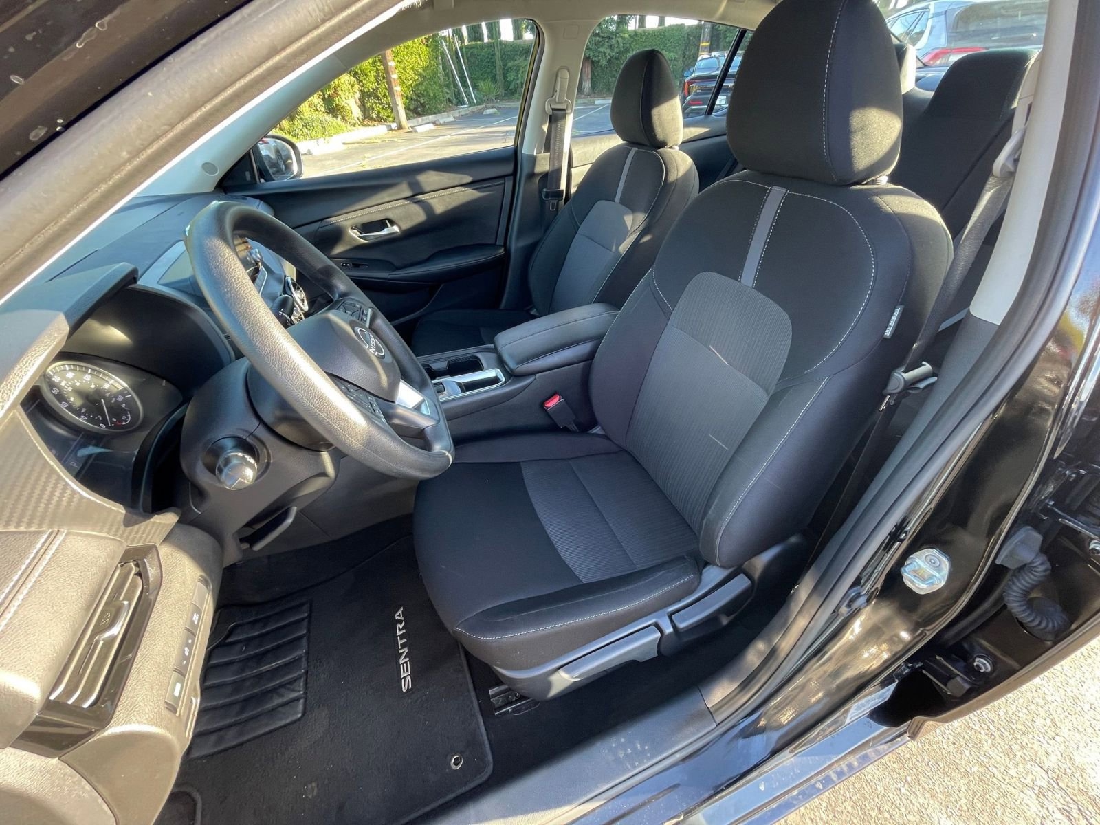 Used 2025 Nissan Sentra SV FWD image 34