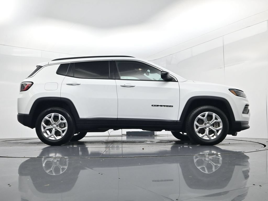 Used 2024 Jeep Compass Latitude AWD/4WD image 50