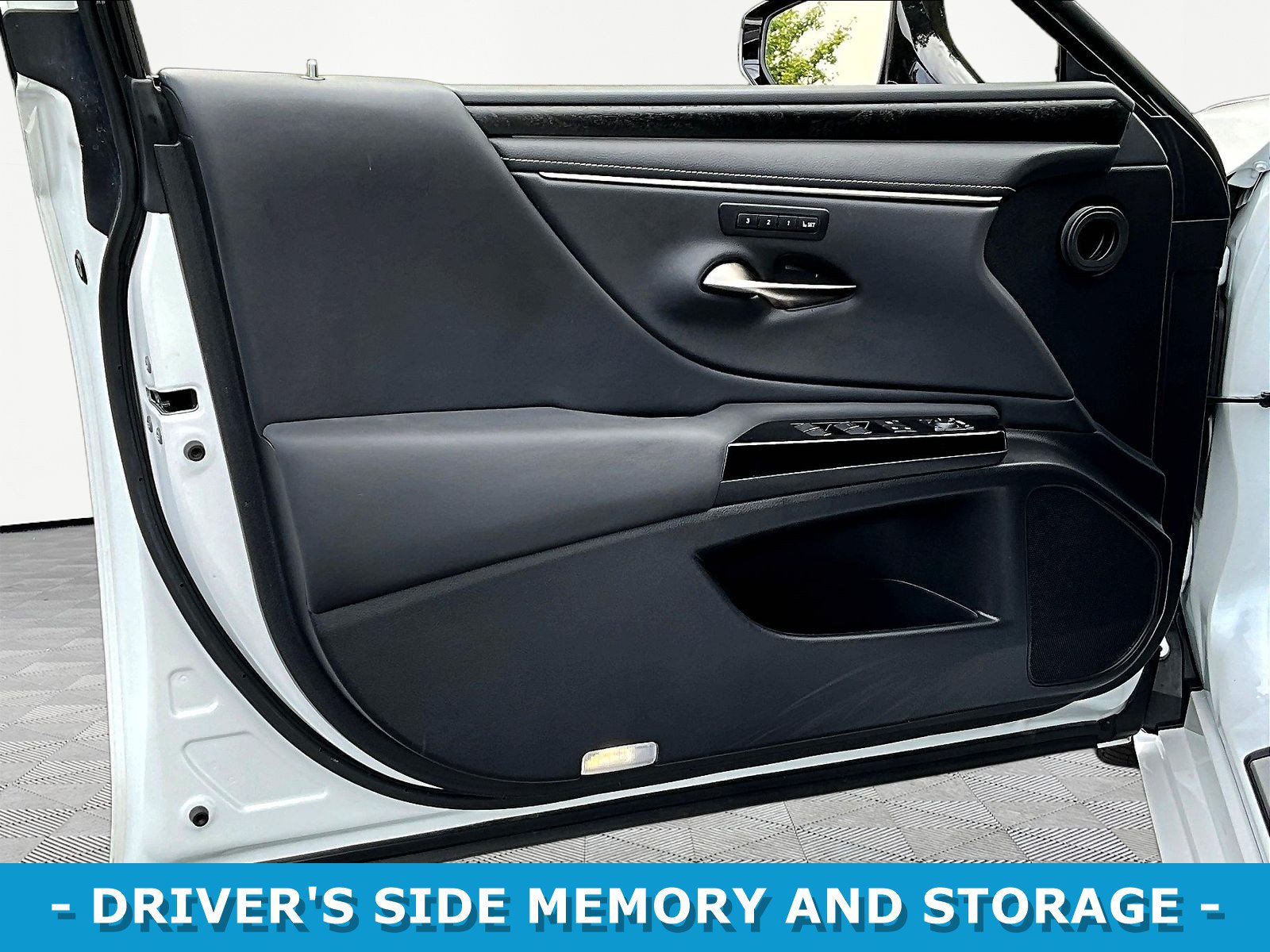 Used 2023 Lexus ES 300h w/ Accessory Package (Z2) FWD image 20