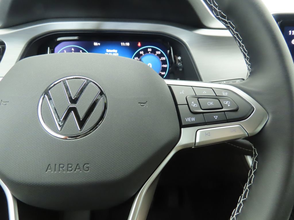 Used 2025 Volkswagen Atlas Cross Sport SE image 12