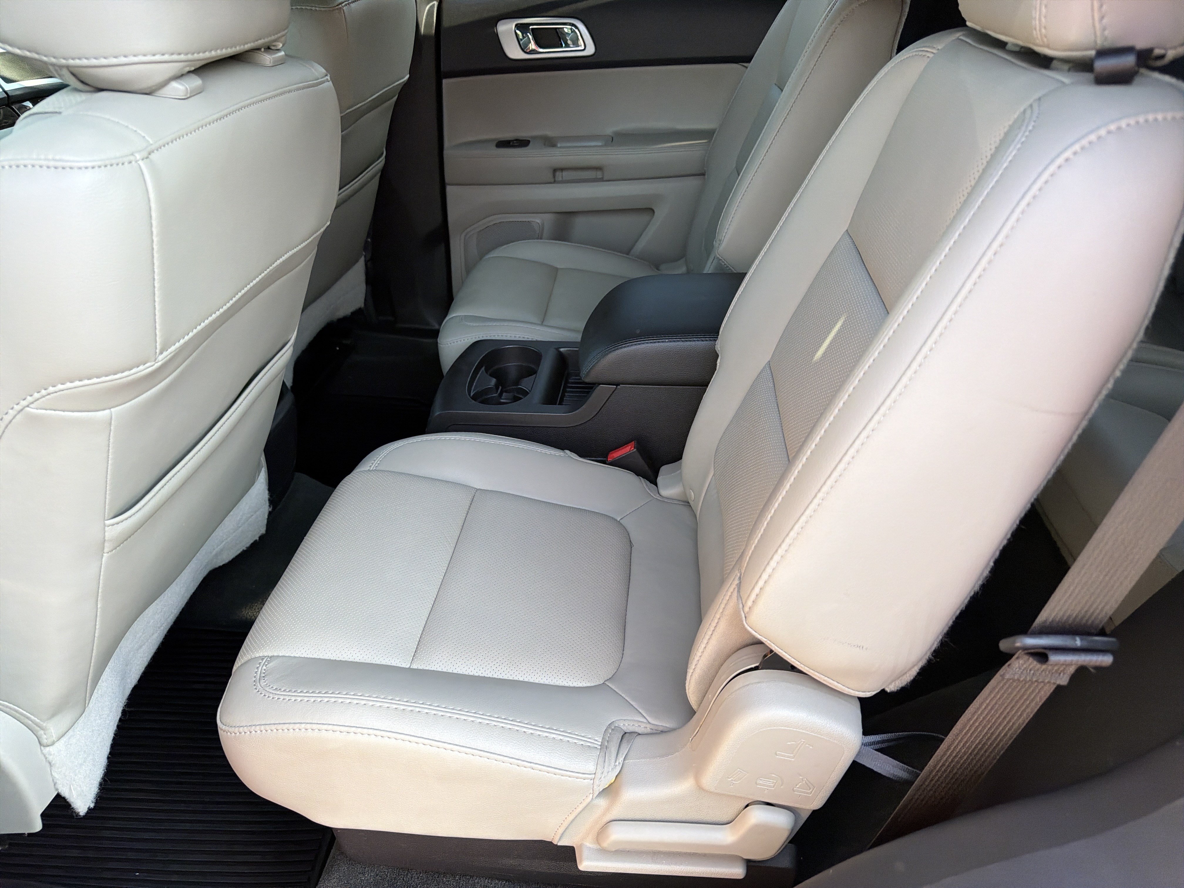 Used 2015 Ford Explorer Limited w/ Equipment Group 301A FWD image 18