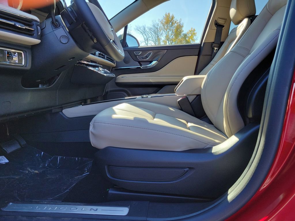 New 2026 Lincoln Corsair Premiere image 17