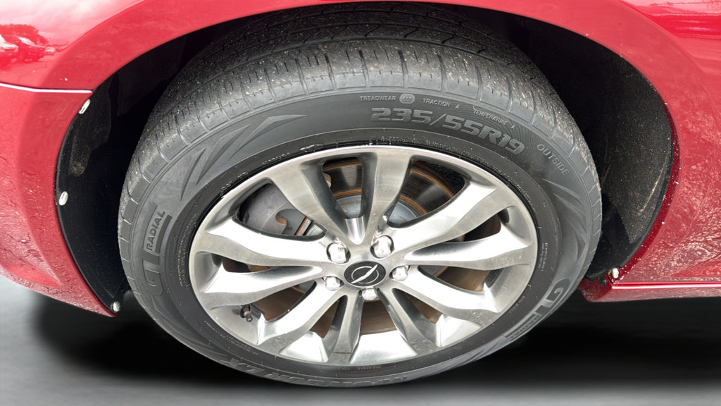Used 2014 Chrysler 300 S AWD/4WD image 30
