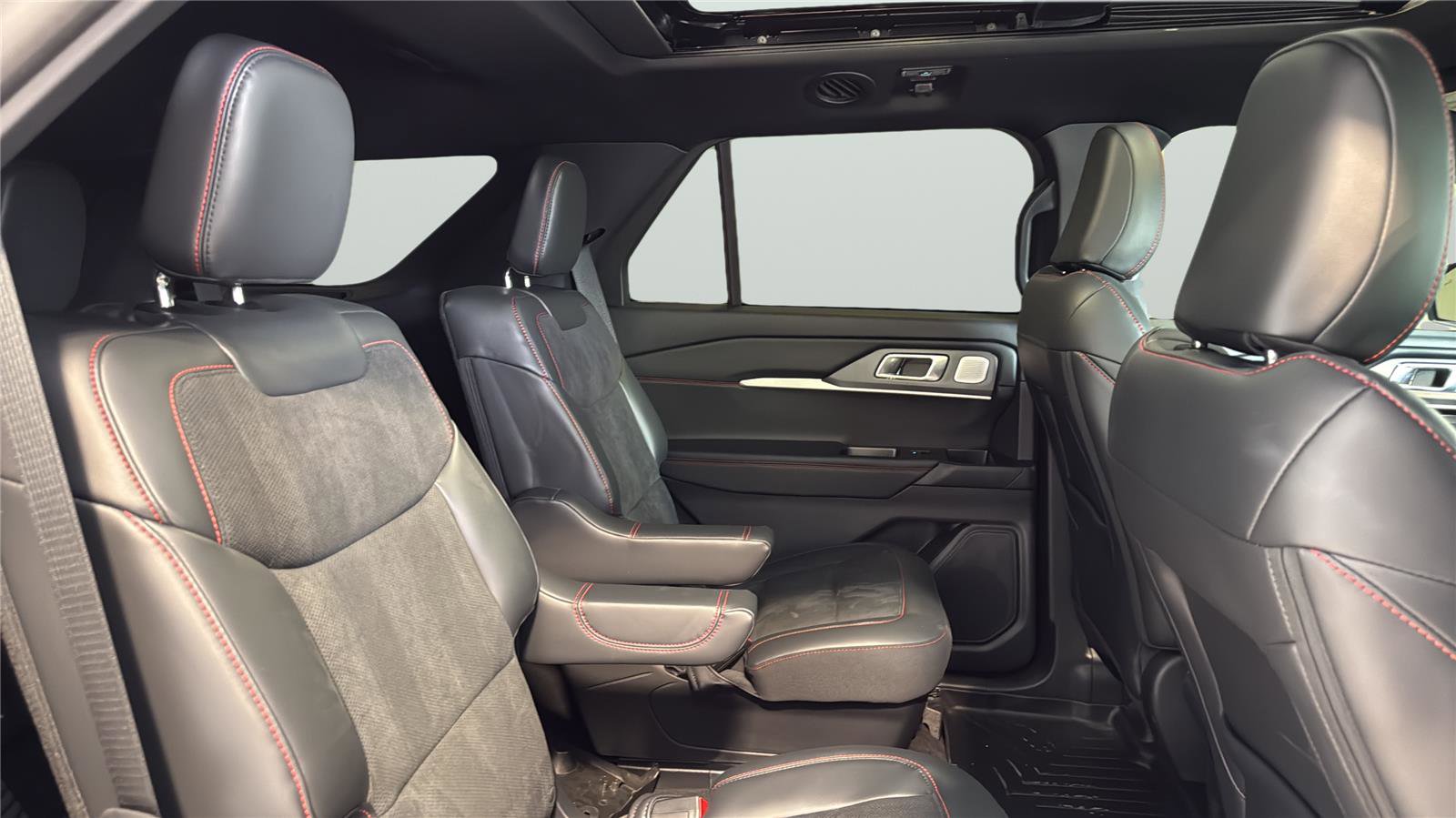 Used 2025 Ford Explorer ST w/ Sun And Sound Package image 15